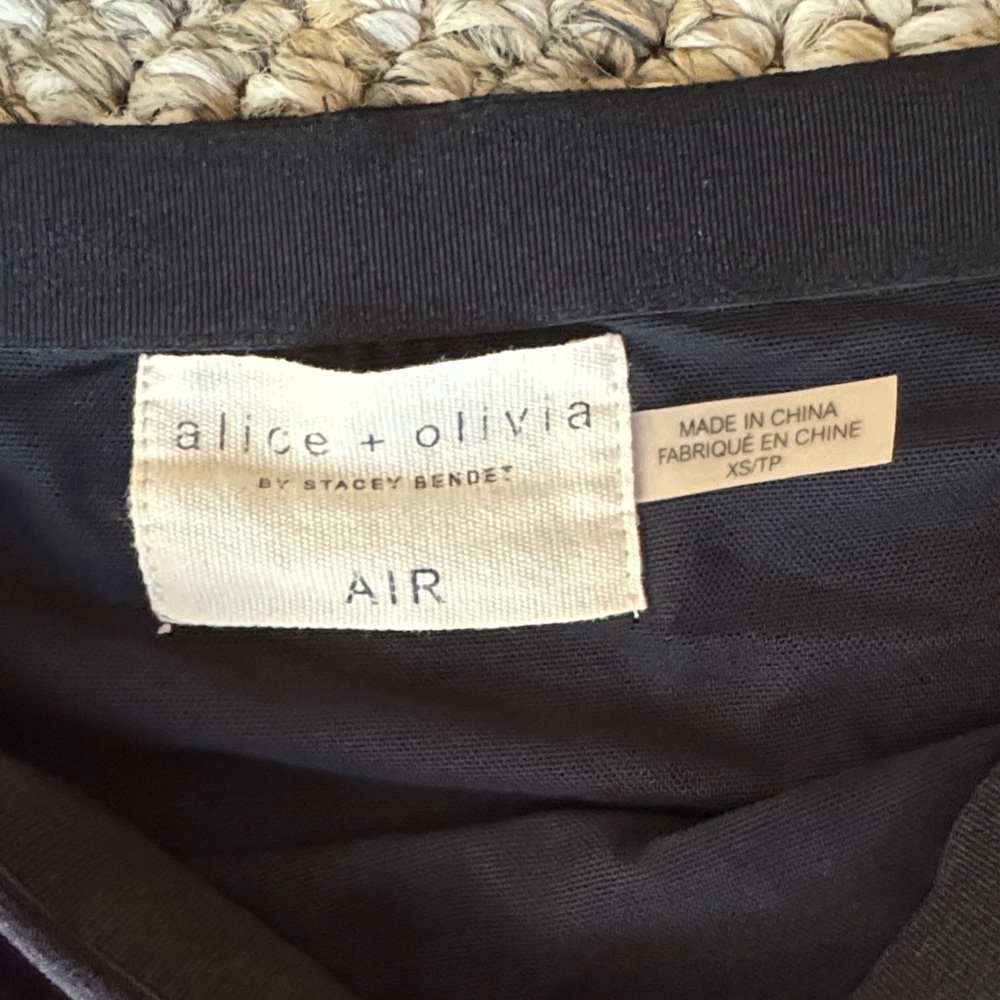 Alice + Olivia Black Pencil Skirt Size XS like new - Picture 2 of 5